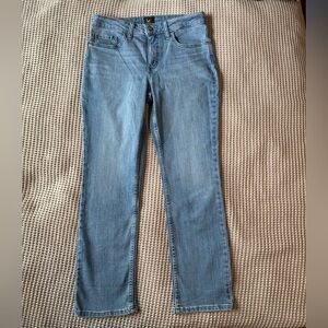 NWT Lee Jeans Straight Leg Mid Rise Relaxed Fit Size 8 Short Denim Medium Wash